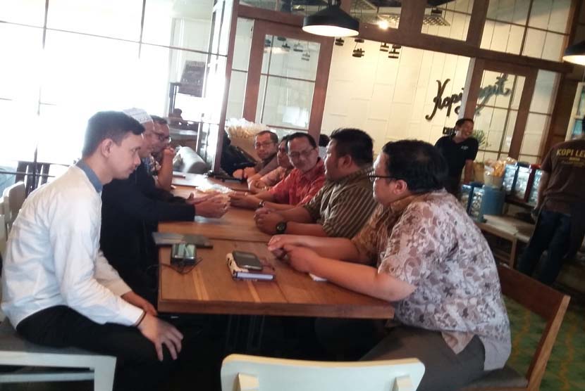 Ketua Ikapi DKI Jakarta Afrizal Sinaro dan Panitia IBF Ikapi DKI 2016 bertemu dengan Tim Daqu di Jakarta, Selasa (27/10).
