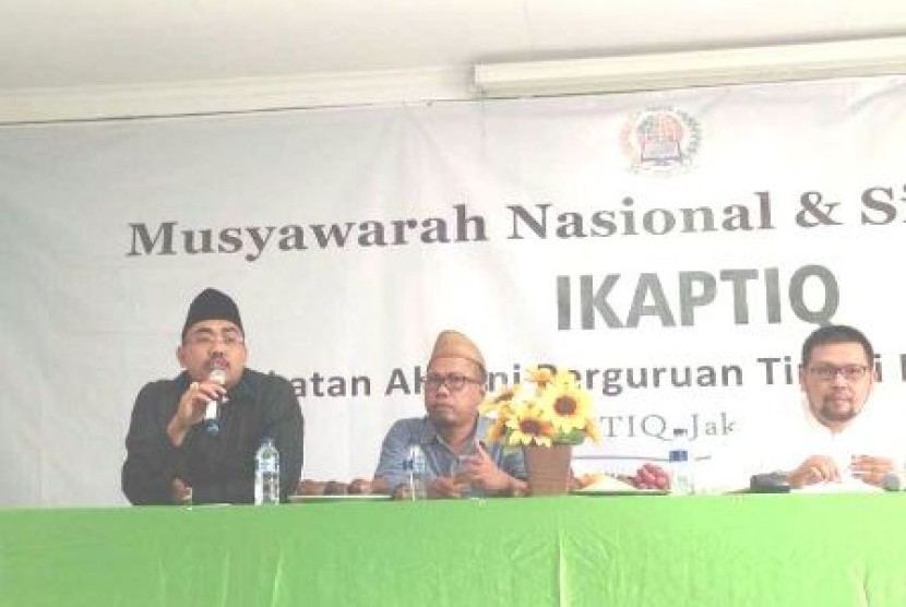 Ketua IKAPTIQ Jazilul Fawaid (pertama dari kiri), dalam Munas IKAPTIQ di Jakarta, Ahad (20/3)