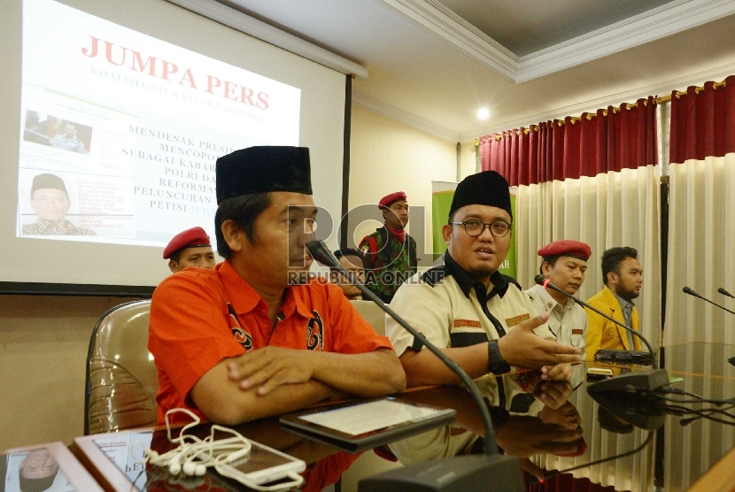 Ketua Ikatan Pemuda Muhammadiyah Dahnil Anzar Simanjuntak saat mmberikan keterangan pers di Gedung Pusat Muhammadiyah, Jakarta, Rabu (22/7).