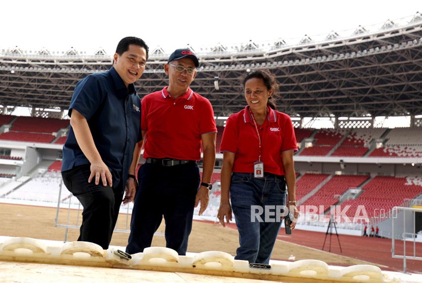 Ketua INASGOC, Erick Thohir meninjau kondisi terkini Stadion Utama Gelora Bung Karno (SUGBK) Senayan Jakarta, Selasa (22/5).