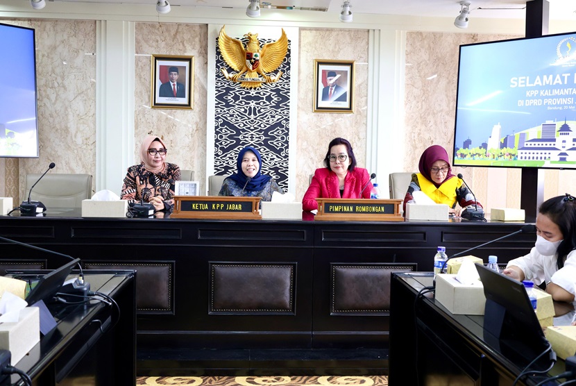 Ketua Kaukus Perempuan Parlemen (KPP) Provinsi Jawa Barat Ineu Purwadewi Sundari saat menerima kunjungan kerja dari KPP Kalimantan Tengah. Kota Bandung, Senin, (20/5/24).
