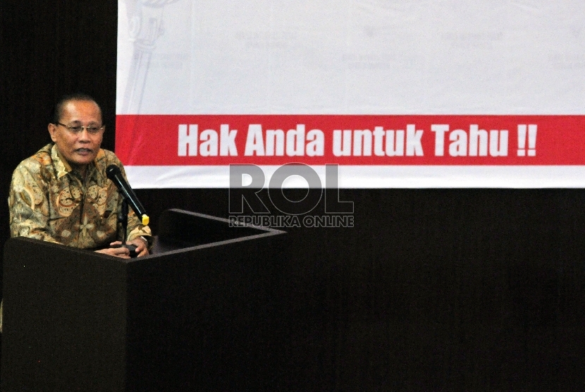 Ketua KIP Abdulhamid Dipopramono beraudiensi saat pembukaan Lomba Debat Mahasiswa di Jakarta, Senin (5/10). 