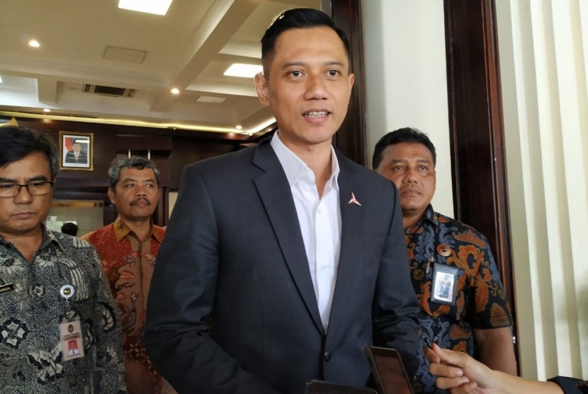 Ketua Kogasma Partai Demokrat, Agus Harimurti Yudhoyono (AHY), di kantor Kementerian Koordinator Bidang Politik, Hukum, dan Keamanan, Gambir, Jakarta Pusat, Jumat (22/3).