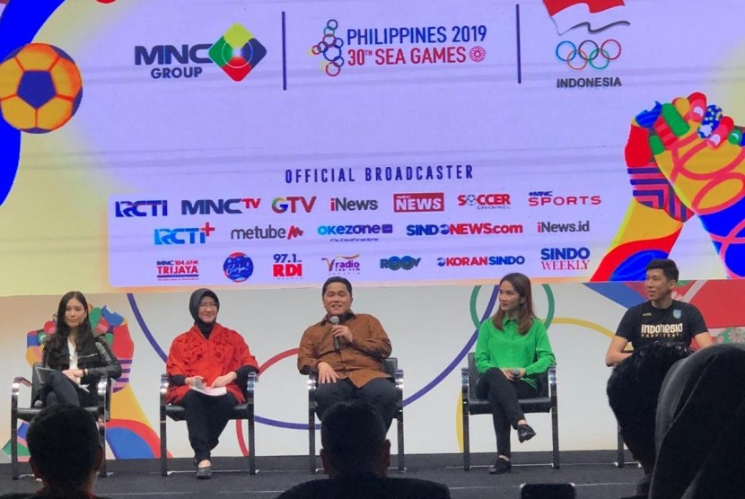Ketua KOI Erick Thohir (tengah) mengajak masyarakat mendukung atlet Indonesia di ajang SEA Games 2019 melalui tayangan televisi nasional.