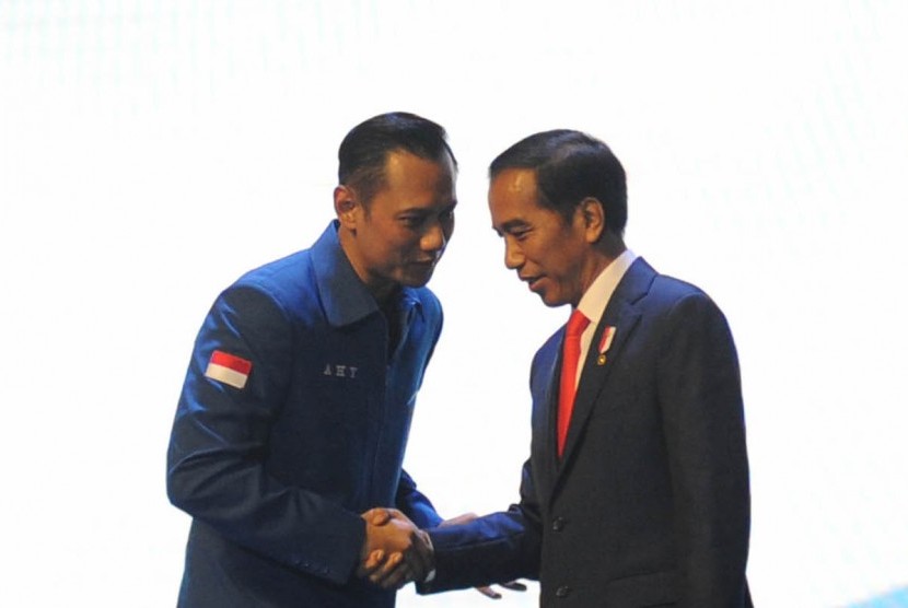 Ketua Komando Tugas Bersama Partai Demokrat Agus Harimurti Yudhoyono dan Presiden Joko Widodo.