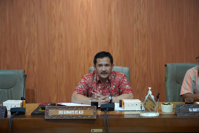 Ketua Komisi A DPRD DIY, Eko Suwanto (batik merah) di Gedung DPRD DIY, Kota Yogyakarta.