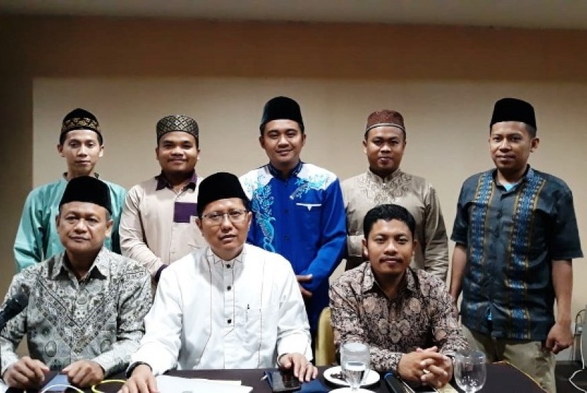  Ketua Komisi Dakwah dan Pengembangan Masyarakat MUI, KH M Cholil Nafis, bersama dengan peserta dakwah pedalaman. 