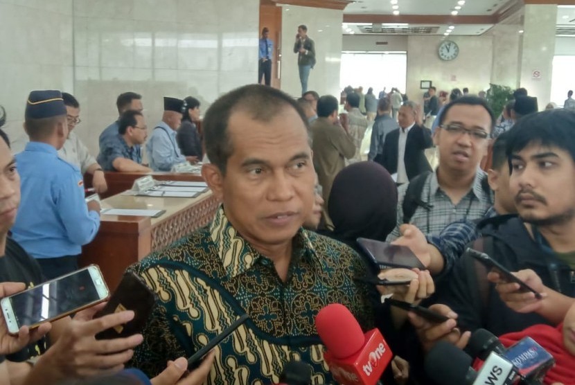 Ketua Komisi I DPR RI Abdul Kharis Almasyari menanggapi konflik yang sedang terjadi di Papua, di Gedung Nusantara II, Komplek Parlemen RI, Jakarta, Selasa (3/9).