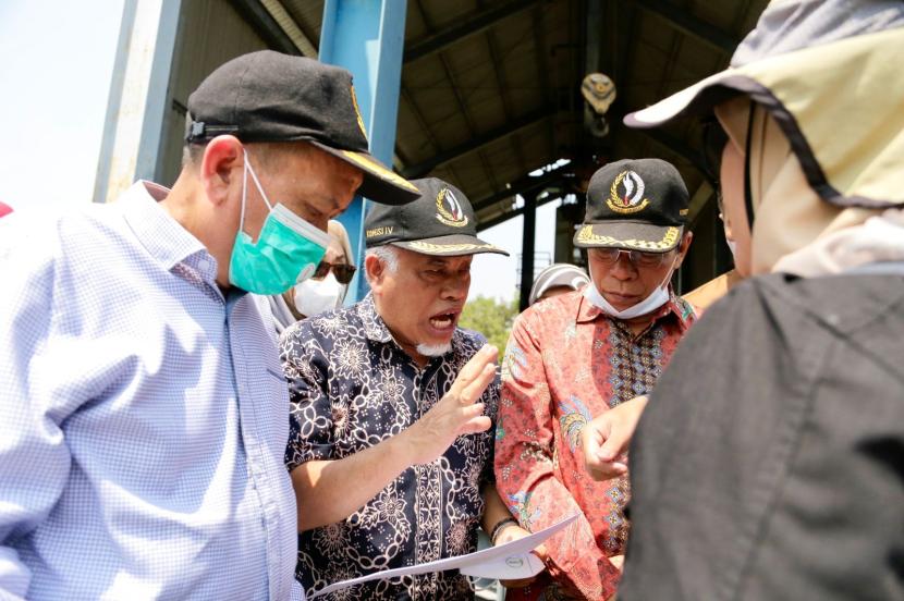 Ketua Komisi IV DPRD Provinsi Jawa Barat Tetep Abdulatip meminta pencemaran air di aliran sungai Cilamaya Kabupaten Karawang segera diminimalisasi melalui penertiban dan penegakan hukum.