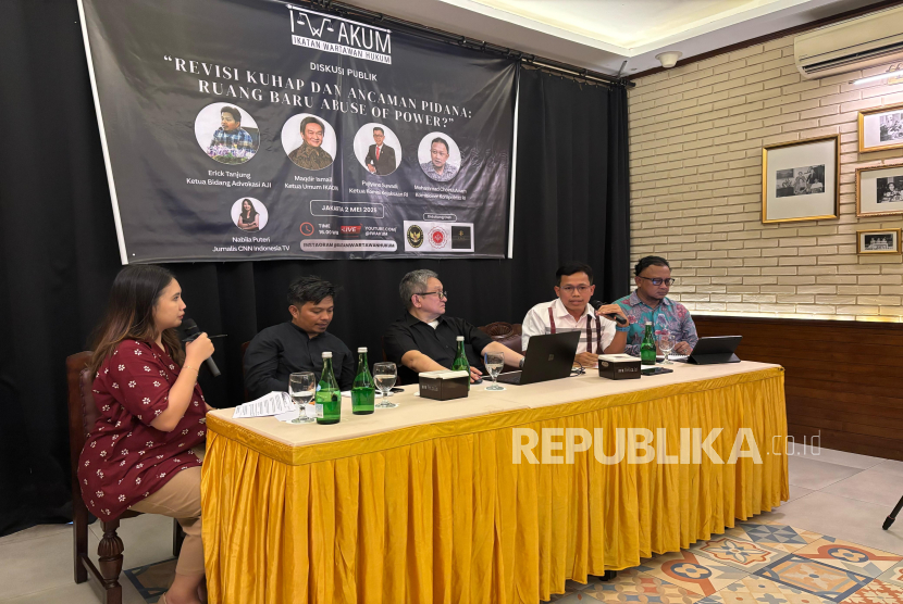 Ketua Komisi Kejaksaan (Komjak) Pujiyono Suwadi dalam diskusi bertajuk Revisi KUHAP dan Ancaman Pidana: Ruang Baru Abuse of Power di Cikini, Jakarta Pusat, Jumat (2/5/2025).