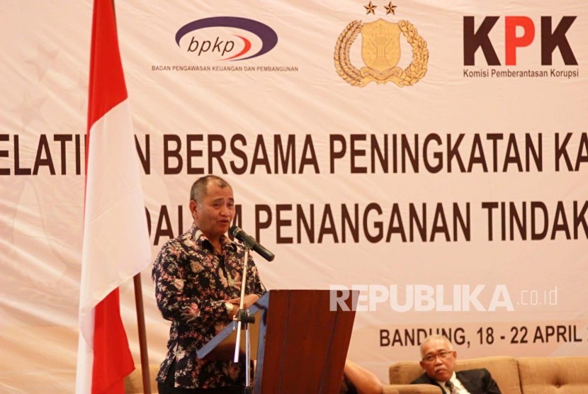 Ketua Komisi Pemberantasan Korupsi (KPK) Agus Rahardjo memberikan sambutan sebelum peresmian Pelatihan Bersama Peningkatan Kualitas Penegak Hukum Dalam Penanganan Tindak Pidana Korupsi di Kota Bandung, Senin (18/4).