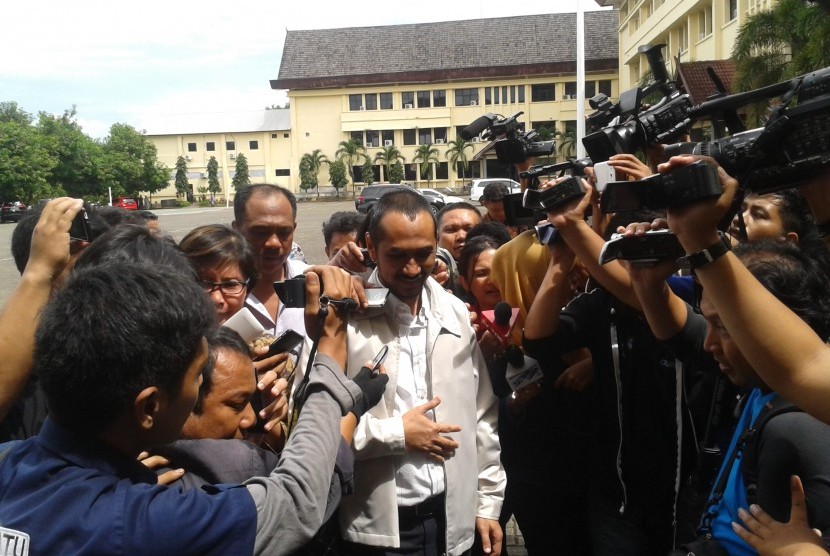 Ketua Komisi Pemberantasan Korupsi (KPK) nonaktif, Abraham Samad, menjalani pemeriksaan di Polda Sulselbar pada Selasa (28/4).