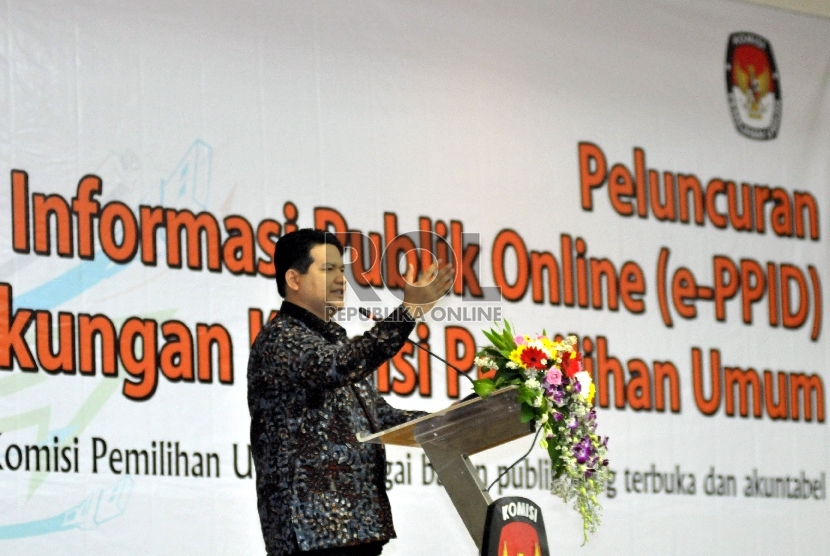 Ketua Komisi Pemilihan Umum (KPU) Husni Kamil Manik menyampaikan pidatonya pada acara peluncuran Pelayanan Informasi Publik Online (e-PPID) di Kantor KPU Pusat, Jakarta, Kamis (12/11).