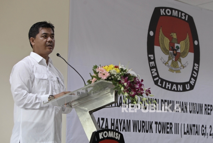 Ketua Komisi Pemilihan Umum (KPU) Juri Ardiantoro menyampaikan pidato sambutannya saat meresmikan kantor baru KPU di Tower 3 Plaza Hayam Wuruk, Jakarta, Selasa (27/12).