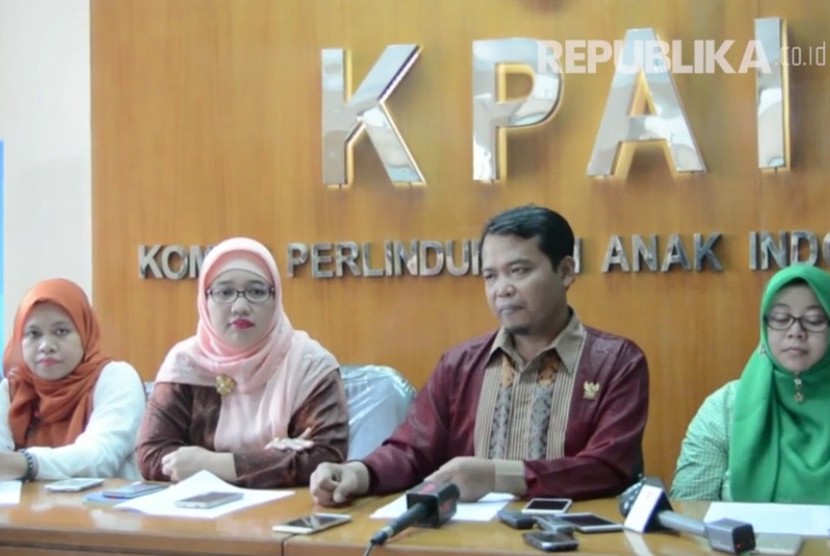 Ketua Komisi Perlindungan Anak Indonesia (KPAI) Susanto (kedua dari kanan).