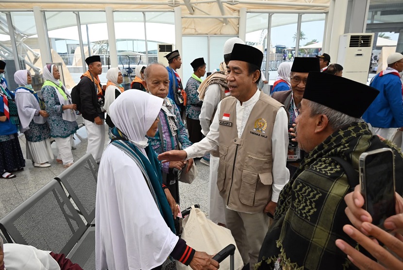 Ketua Komisi VIII DPR Ashabul Kahfi mengusulkan, agar kedepan Jamaah Haji Indonesia khusus gelombang kedua sebaiknya mendarat langsung di Jeddah, bukan Kota Madinah.