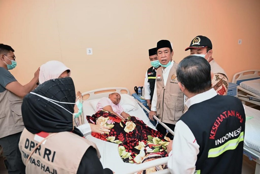 Ketua Komisi VIII DPR RI Ashabul Kahfi memimpin Timwas Haji DPR mengunjungi Klinik Kesehatan Haji Indonesia (KKIH) di Kota Makkah, Arab Saudi, Sabtu (24/6/2023) waktu setempat.