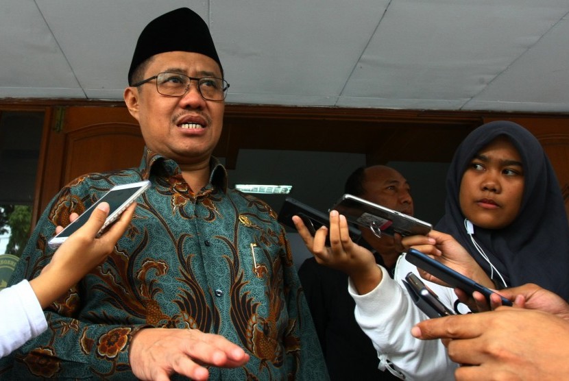 Ketua Komisi Yudisial (KY) Aidul Fitriciada Azhari memberikan keterangan pers terkait adanya Operasi Tangkap Tangan (OTT) yang dilakukan KPK seusai menyambangi Pengadilan Negeri (PN) Tangerang di Tangerang, Banten, Selasa (13/3).