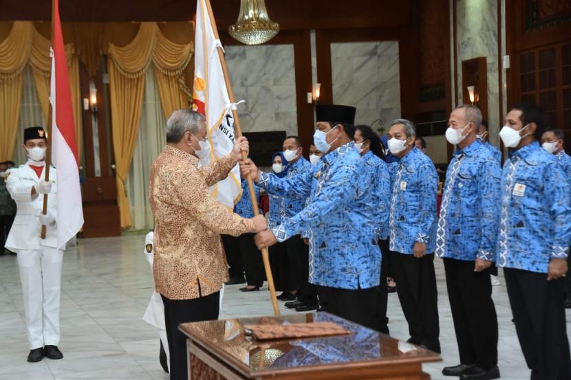 Ketua Komite Olahraga Rekreasi Masyarakat Indonesia (KORMI) Nasional, Hayono Isman, memberikan apresiasi kepada Gubernur Kalimantan Selatan Dr (HC) Sahbirin Noor atas dedikasi dan komitmen tinggi  meningkatkan prestasi olahraga.