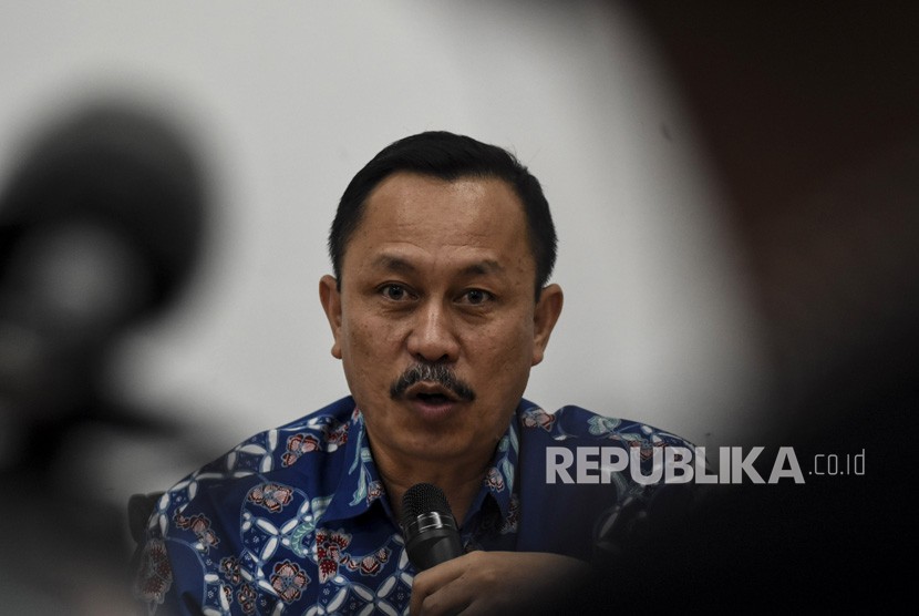 Ketua Komnas HAM Ahmad Taufan Damanik memberikan keterangan pers terkait debat pertama capres-cawapres 2019 di Jakarta, Jumat (18/1/2019). 