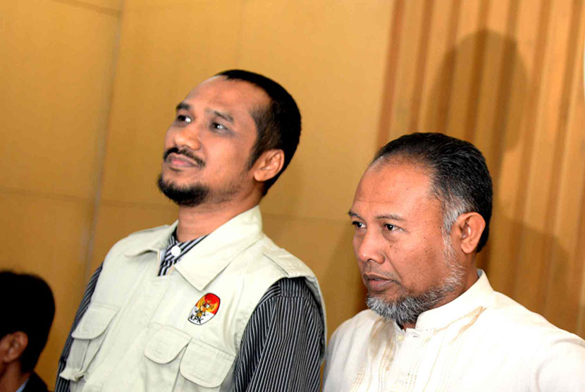 Ketua KPK Abraham Samad bersama Wakil Ketua KPK Bambang Widjojanto (kanan). 
