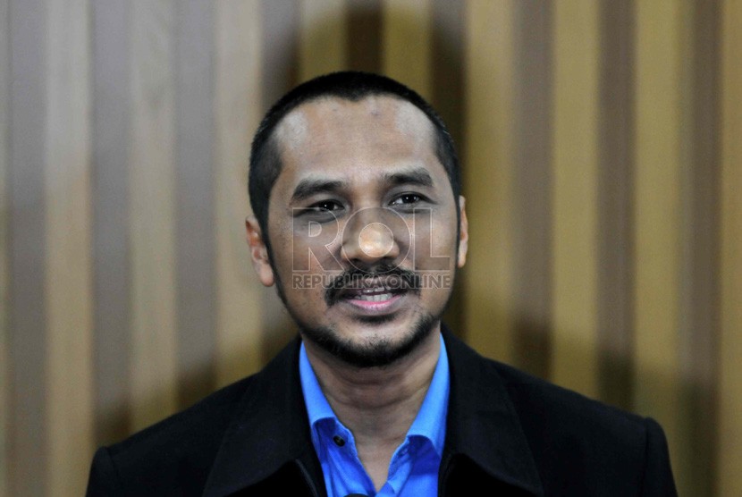  Ketua KPK Abraham Samad memberikan keterangan pers di Gedung KPK, Jakarta, Rabu (21/8). ( Republika/Wihdan)