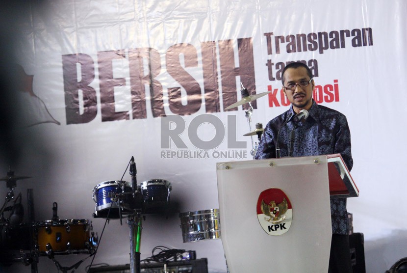  Ketua KPK Abraham Samad memberikan paparan ketika menghadiri pembukaan Pekan Anti Korupsi, Jakarta, Senin (9/12).  (Republika/Adhi Wicaksono)