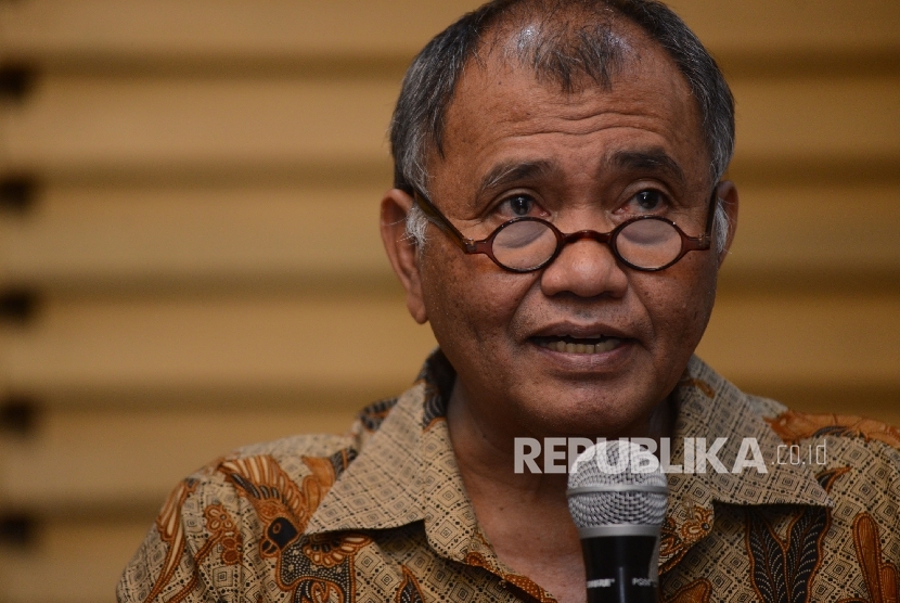 Ketua KPK Agus Rahardjo memberikan pemaparan saat memberikan keterangan pers mengenai Operasi Tangkap Tangan (OTT) terhadap Deputi Bakamla, di Gedung KPK, Jakarta, Kamis (15/12).