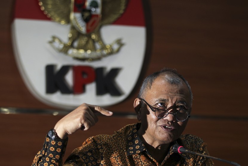 Ketua KPK Agus Rahardjo menyampaikan keterangan pers terkait hasil pengembangan kasus dugaan suap terhadap sejumlah anggota DPRD Provinsi Jambi di gedung KPK, Jakarta, Jumat (28/12/2018).