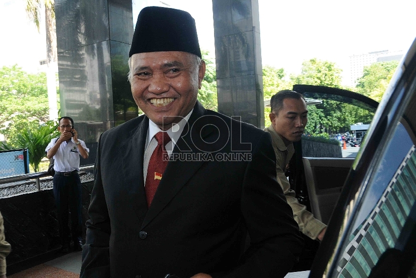 Ketua KPK Agus Rahardjo saat mendatangi Gedung KPK, Jakarta, Senin (21/12). 