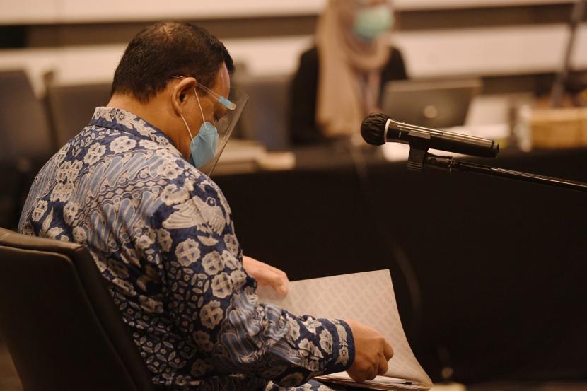 Ketua KPK Firli Bahuri bersiap menjalani sidang etik dengan agenda pembacaan putusan di Gedung ACLC KPK, Jakarta, Kamis (24/9/2020). 