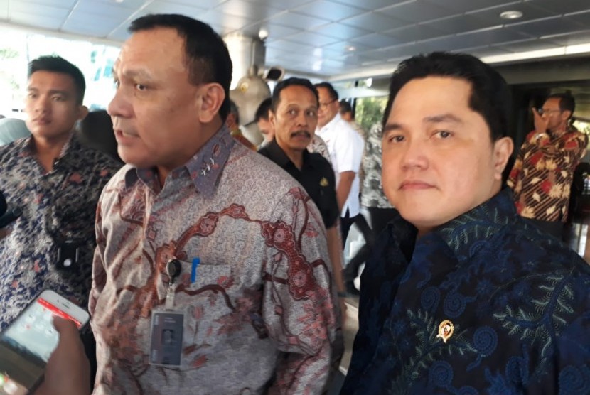Ketua KPK Firli Bahuri dan Menteri BUMN Erick Thohir usai pertemuan di Kantor Kementerian BUMN, Jakarta, Selasa (28/1).