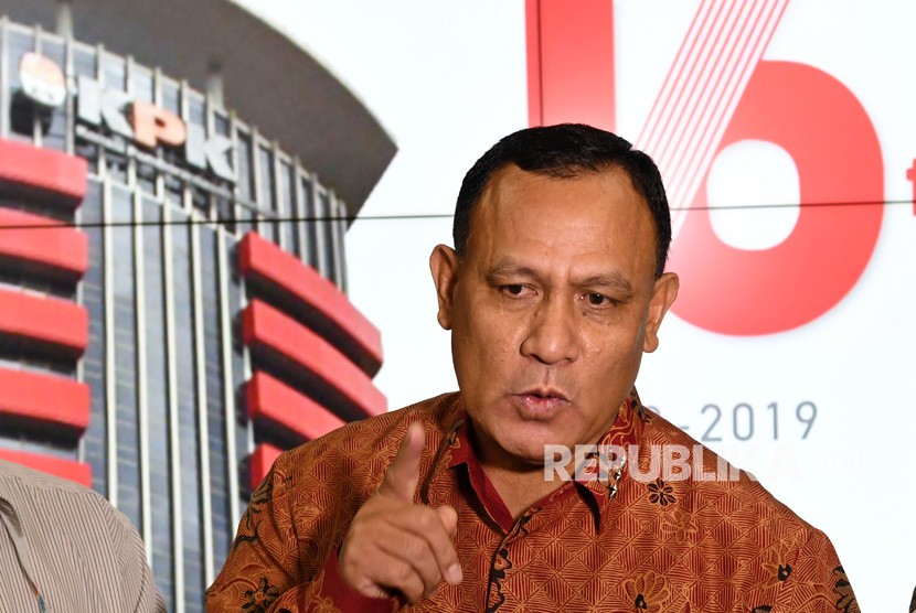 Ketua KPK Firli Bahuri memberikan keterangan kepada wartawan usai acara syukuran ulang tahun ke-16 KPK di Gedung Merah Putih, Jakarta, Senin (30/12/2019).