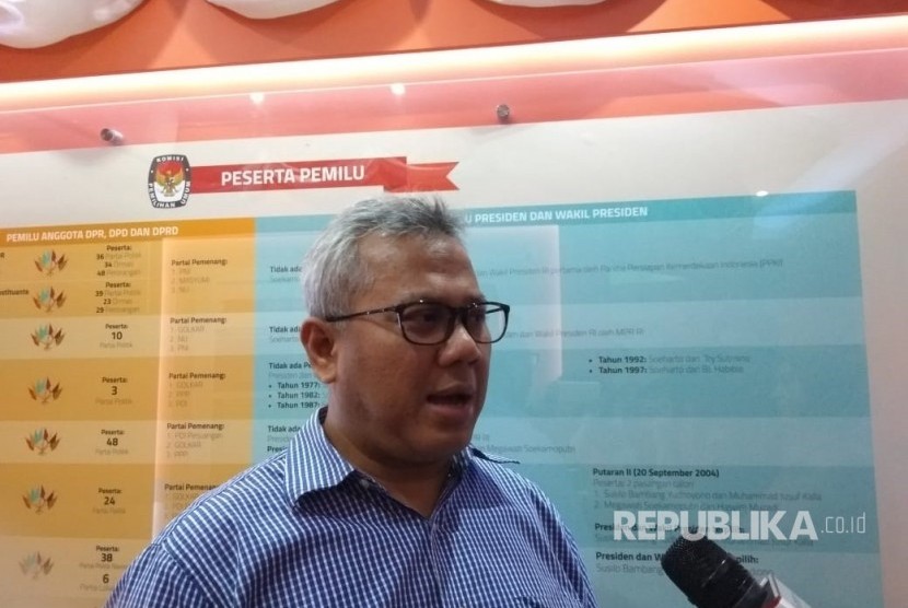 Ketua KPU, Arief Budiman, di Kantor KPU, Menteng, Jakarta Pusat, Kamis (21/6). KPU kembali berkirim surat ke Kemenkum-HAM dan meminta agar PKPU pencalonan caleg tidak ditolak untuk diundangkan.