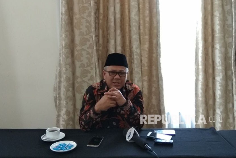 Ketua KPU, Arief Budiman, ketika memberikan pernyataan kepada media di Kuningan, Jakarta Selatan, Selasa (20/3). 