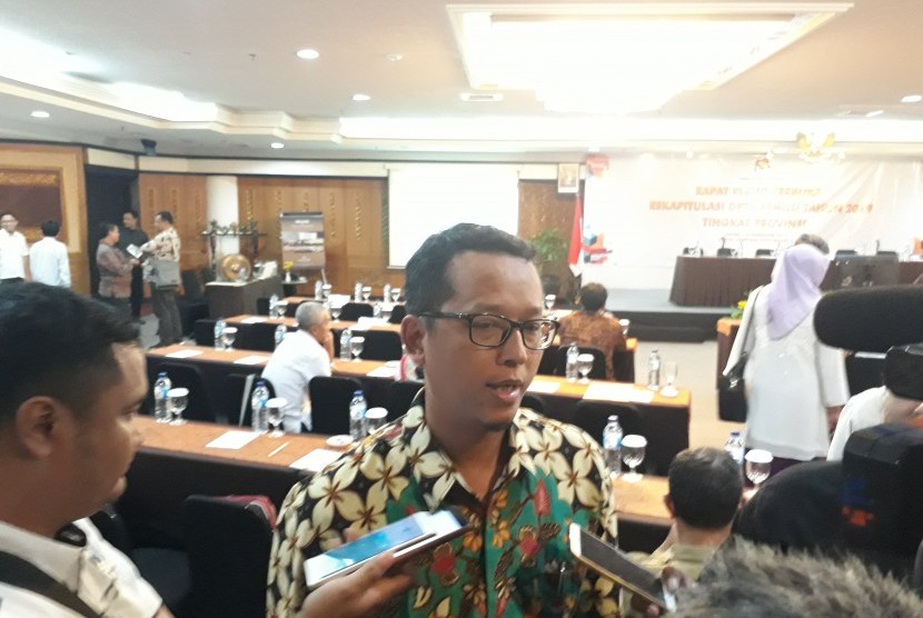 Ketua KPU DIY, Hamdan Kurniawan, saat menghadiri rapat pleno rekapitulasi Daftar Pemilih Tambahan (DPTb) DIY pada Pemilu 2019.