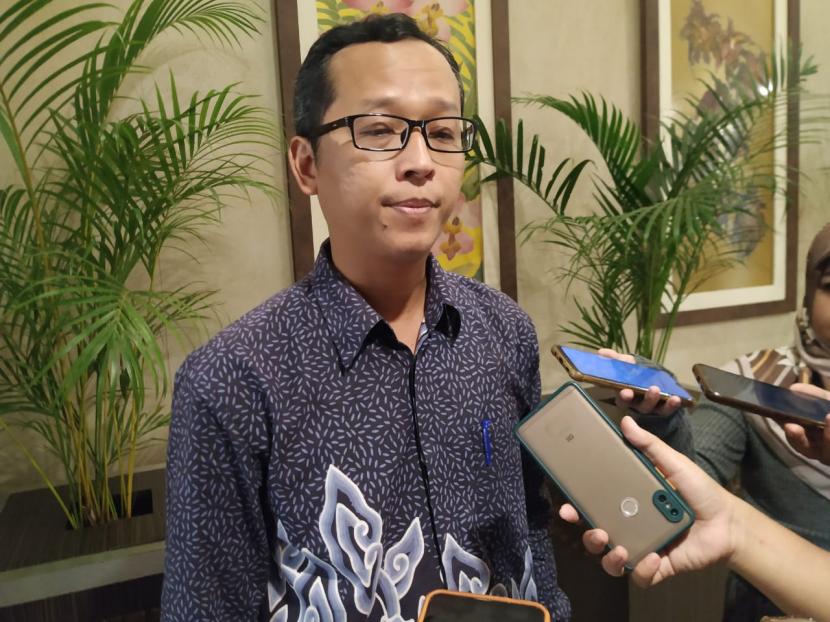Ketua KPU DIY, Hamdan Kurniawan, saat  diwawancarai pers.  