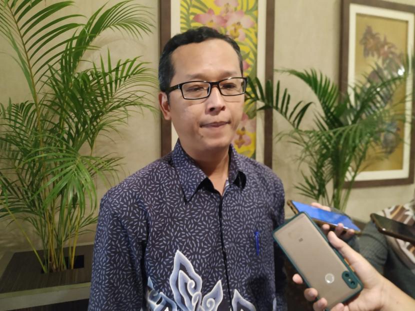 Ketua KPU DIY, Hamdan Kurniawan Tengah di Wawancarai Pers.