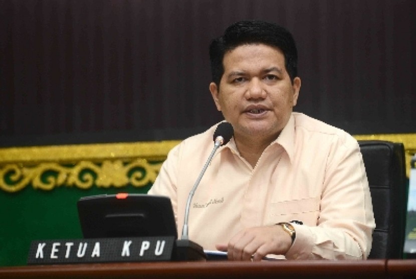 Ketua KPU Husni Kamil Manik saat berkoordinasi pengamanan pemilu dengan 17 Kodam melalui teleconference di Markas Besar Angkatan Darat, Jakarta Pusat, Ahad (6/7). 