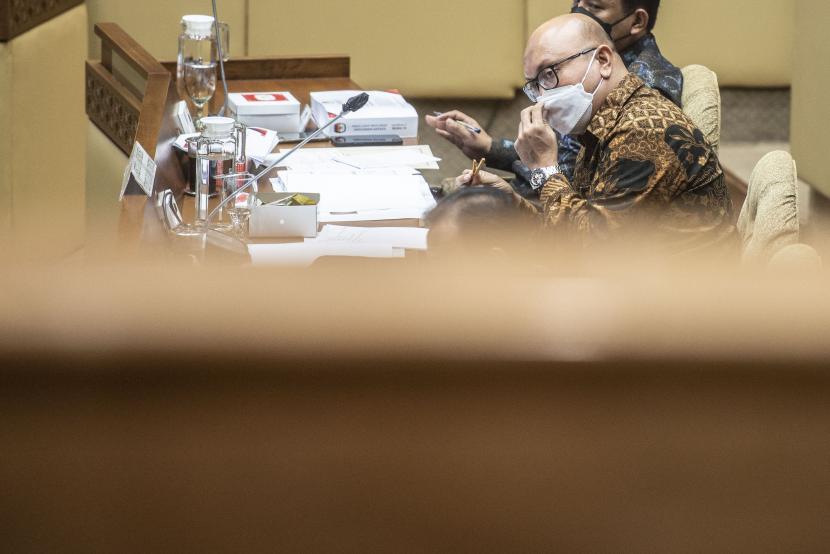 Ketua KPU Ilham Saputra mengikuti rapat dengar pendapat dengan Komisi II DPR di Kompleks Parlemen, Senayan, Jakarta. (ilustrasi)