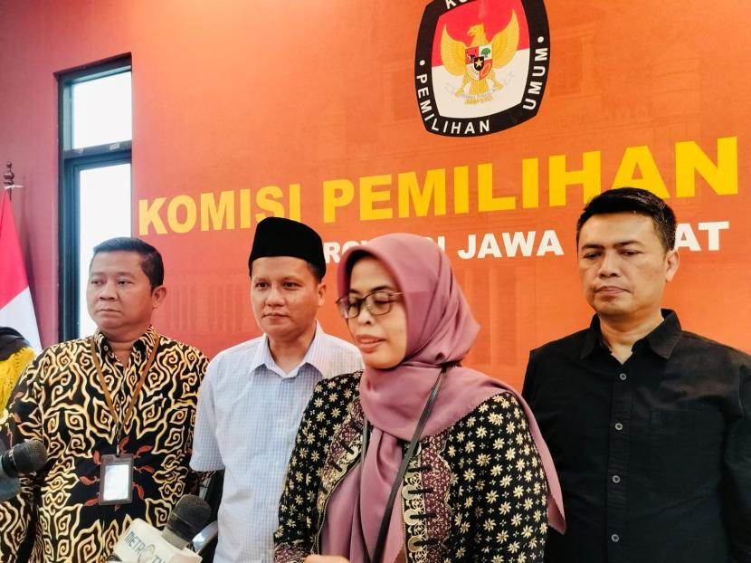 Ketua KPU Jawa Barat Ummi Wahyuni