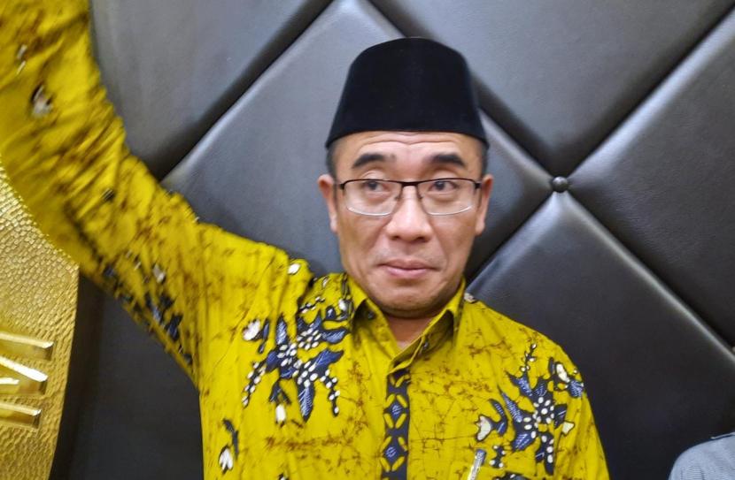 Ketua KPU RI Hasyim Asy'ari memberikan keterangan kepada wartawan, Jumat (30/12/2022). Hasyim mengklarifikasi pernyataannya soal kemungkinan Indonesia kembali ke sistem proporsional tertutup dalam Pemilu 2024. (ilustrasi)
