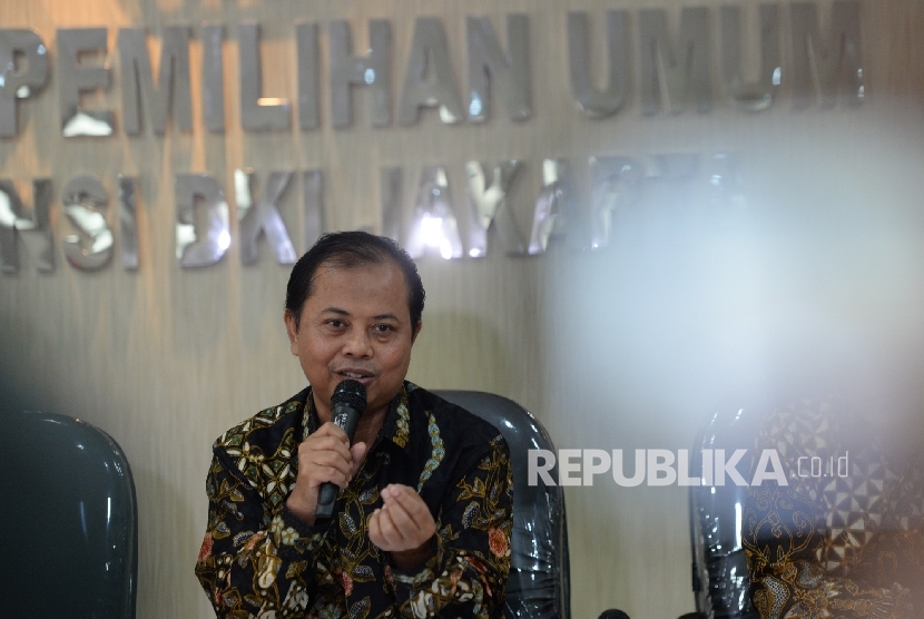 Ketua KPUD DKI Jakarta Sumarno saat konferensi pers di KPUD DKI Jakarta, Jakarta Pusat, Kamis (9/2)