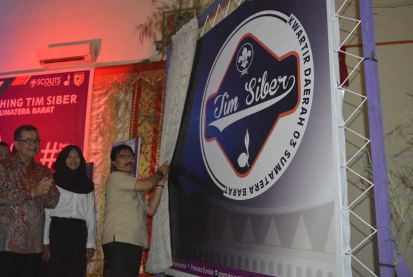 Ketua Kwarnas Gerakan Pramuka Adhyaksa Dault meluncurkan tim Siber Pramuka Kwarda Sumatra Barat