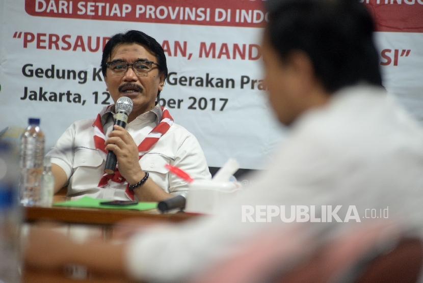Ketua Kwarnas Gerakan Pramuka Adhyaksa Dault memberikan keterangan terkait pelaksanaan lomba tingkat lima (LT-V) gerakan pramuka di kantor Kwarnas Gerakan Pramuka, Jakarta, Kamis (12/10).