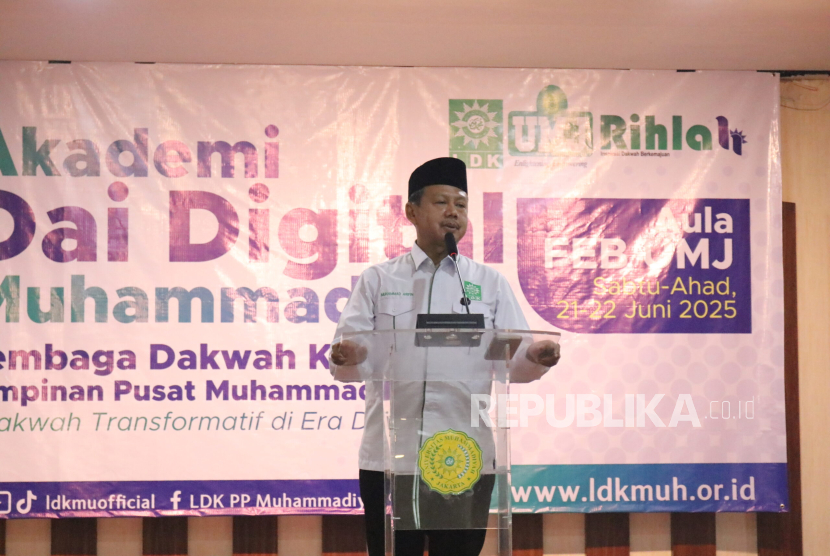 Ketua LDK PP Muhammadiyah Ustaz Muhammad Arifin saat membuka Akademi Dai Digital Muhammadiyah di Aula Universitas Muhammadiyah Jakarta, Sabtu (21/6/2025).