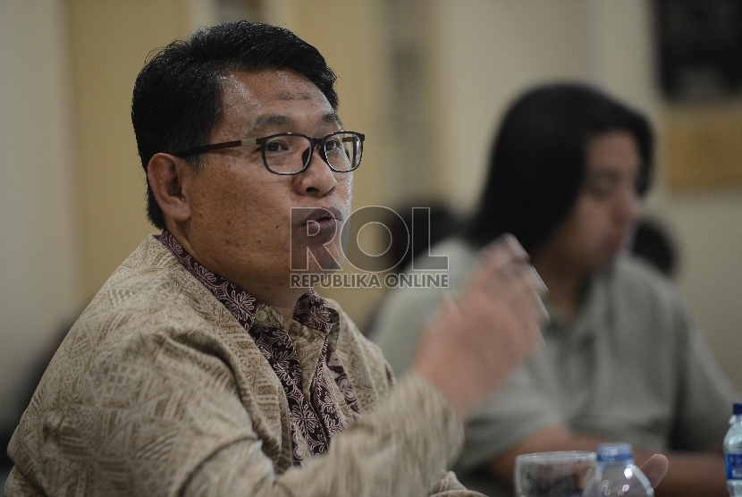 Ketua Lembaga Perlindunghan Saksi dan Korban (LPSK) Abdul Haris Semendawai, berbicara saat mengunjungi kantor Redaksi Republika di Jakarta, Kamis (11/6).