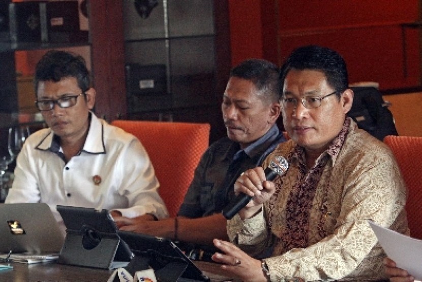 Wakil Ketua LPSK Edwin Partogi Pasaribu (kiri) bersama Ketua LPSK Abdul Haris Semendawai (kanan).