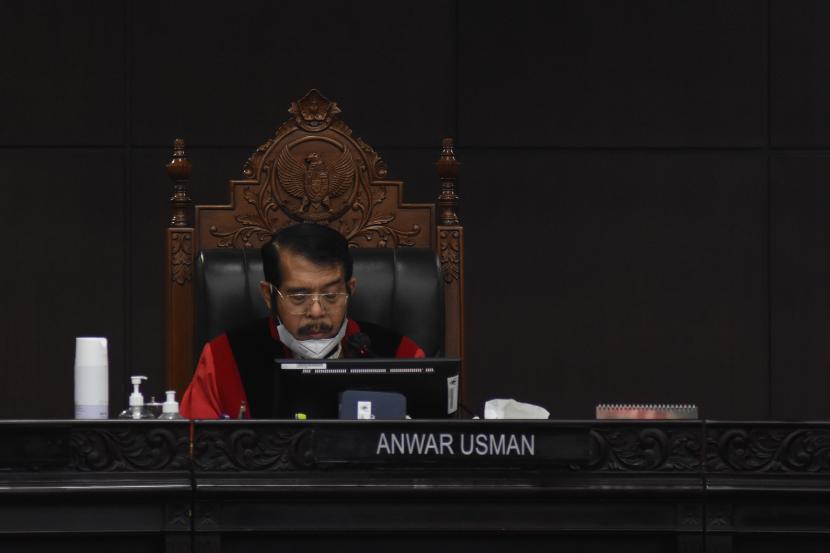 Ketua Majelis Hakim Mahkamah Konstitusi (MK) Anwar Usman membacakan putusan sidang di Gedung Mahkamah Konstitusi, Jakarta, Kamis (29/9/2022).(Ilustrasi)
