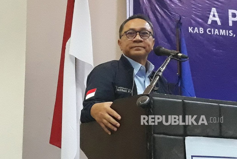 Ketua Majelis Permusyawaratan Rakyat (MPR) RI, Zulkifli Hasan memberikan penjelasan pentingnya masyarakat perjuangkan nilai reformasi untuk tercapainya Demokrasi Pancasila, Kamis (18/1) di Gedung KH Ahmad Dahlan Stikes Muhammadyah, Kabupaten Ciamis. 